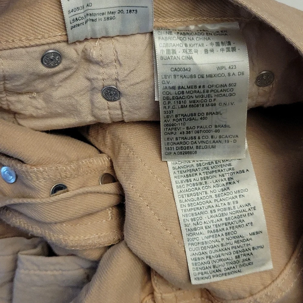 LEVIS Light Colored 501 Button Fly Jeans 32